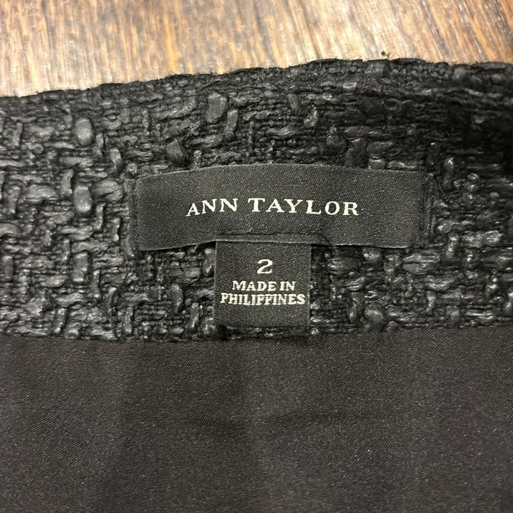 Ann Taylor side zipper skirt in black - Picture 3 of 8